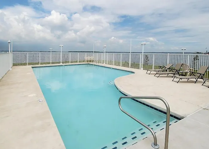 Pier Seventeen 302